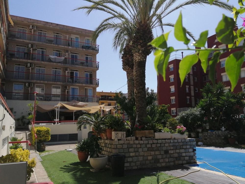 Mar Blau Apartamentos Calella Dış mekan fotoğraf