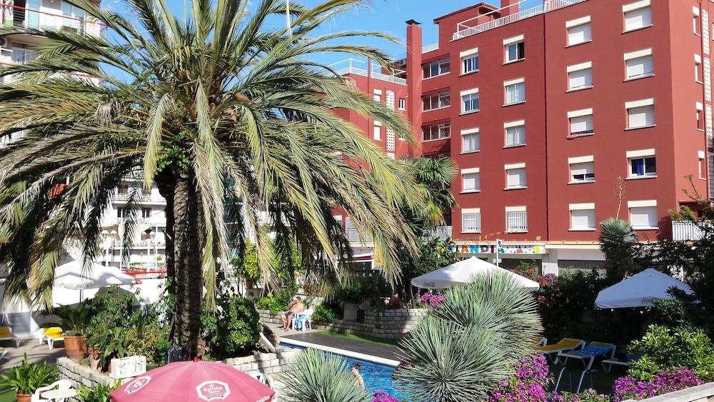 Mar Blau Apartamentos Calella Dış mekan fotoğraf